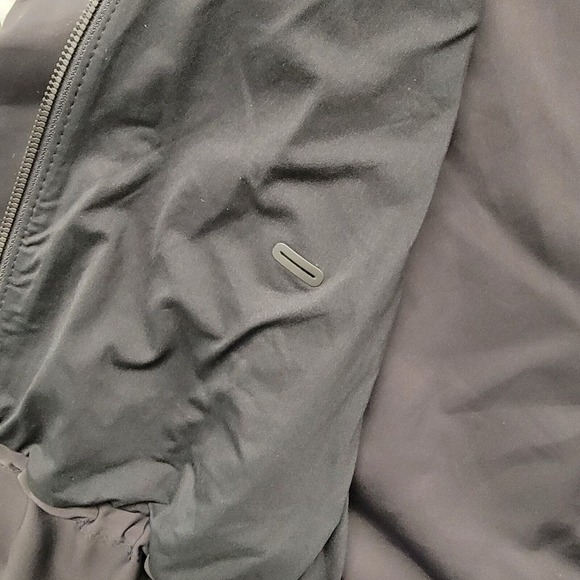 Lululemon Swept Along Bomber Jacket Women’s Black Satin Back Size XS On The Move - Picture 6 of 16